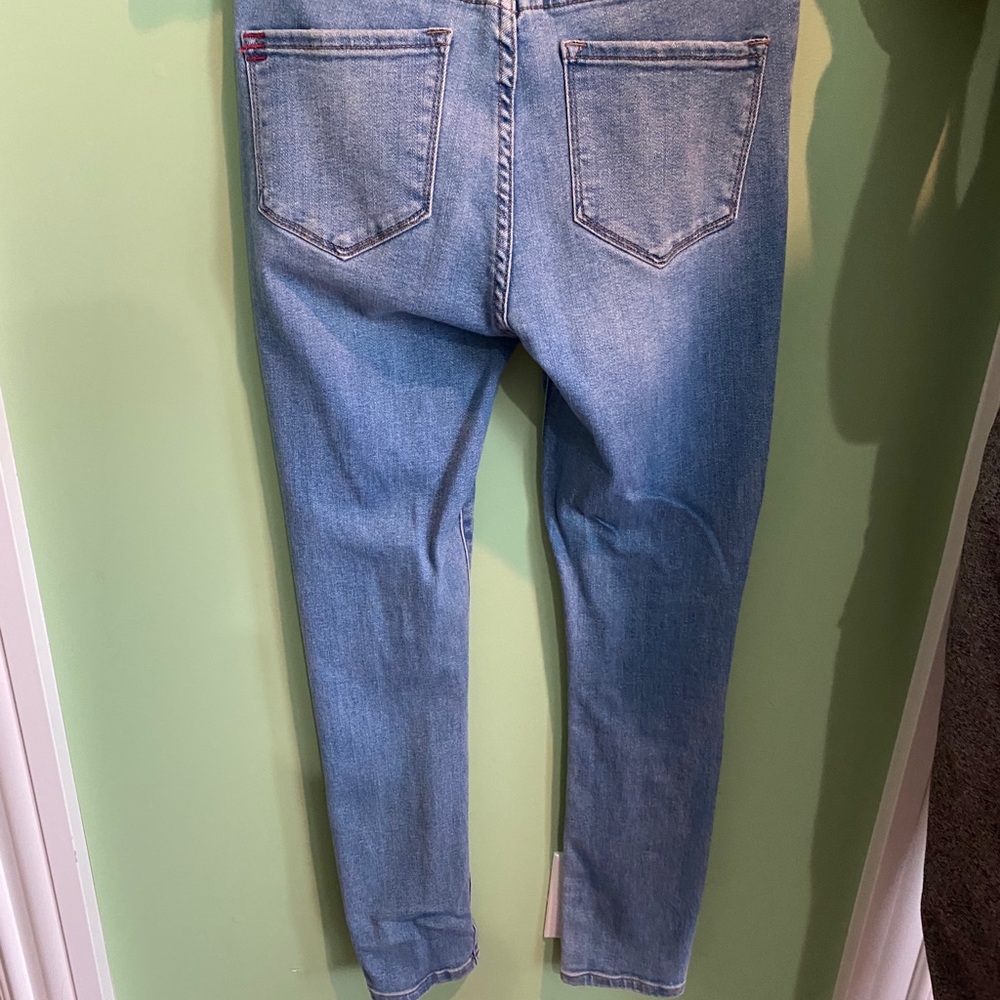 *CLEARANCE* BDG Straight Blue Jeans Size 26